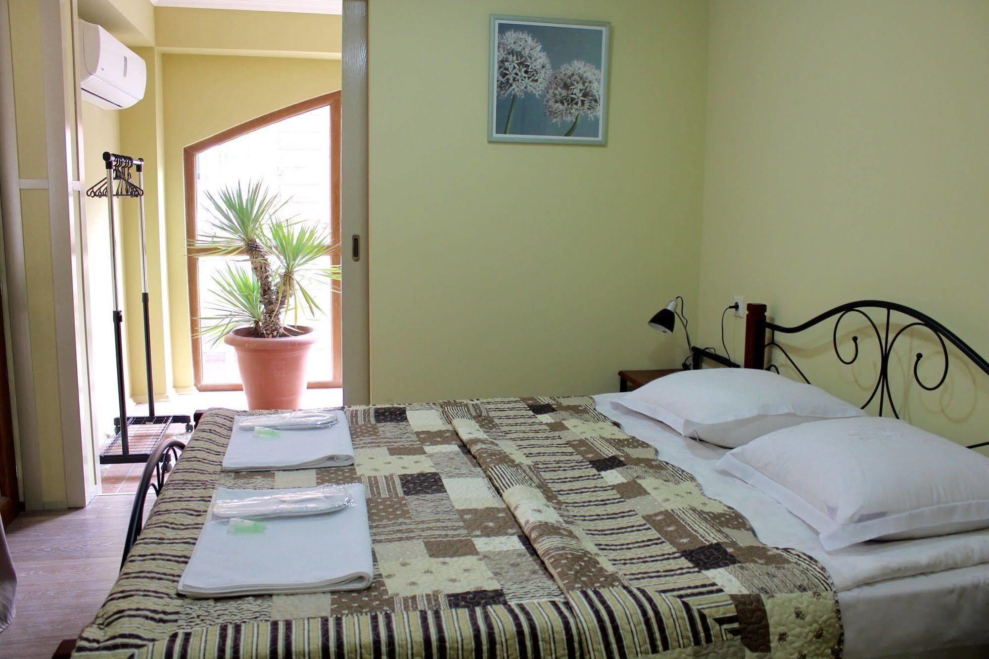 Red Fox Guesthouse Tbilisi Luaran gambar