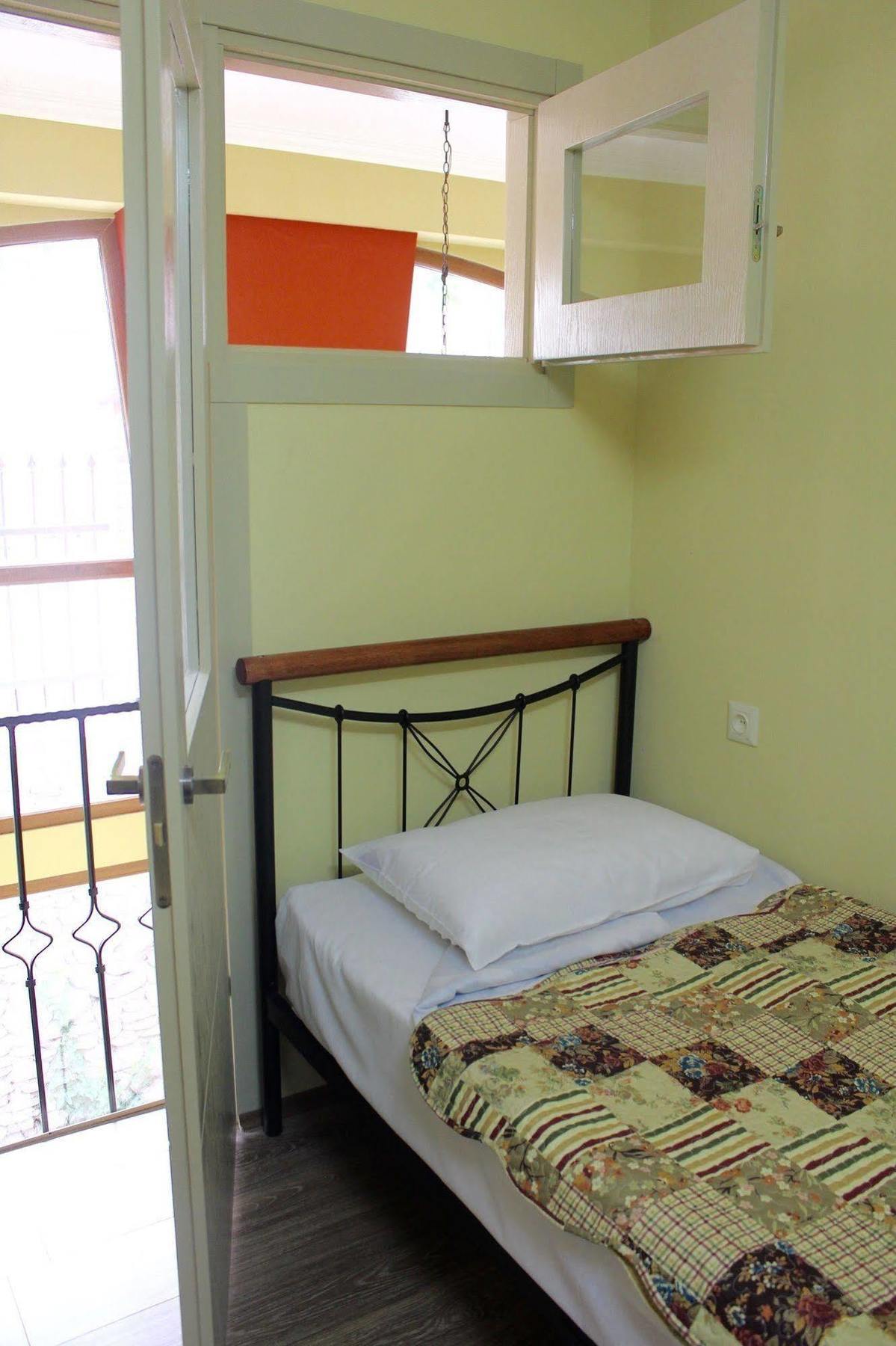 Red Fox Guesthouse Tbilisi Luaran gambar